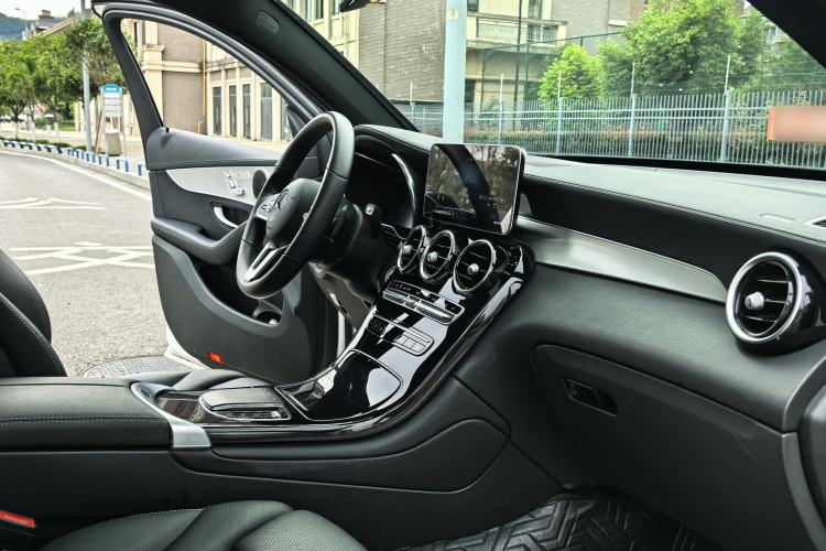Used Mercedes-Benz GLC Coupe 2023 Refreshed GLC 260 4MATIC Coupe SUV Interior 2
