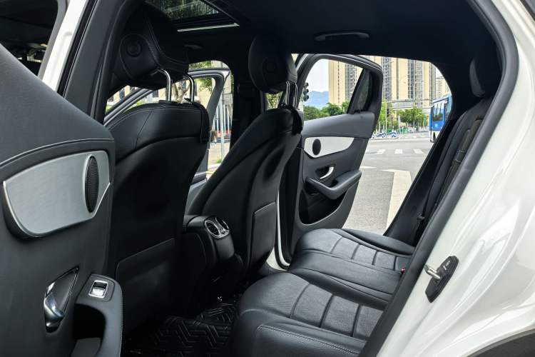 Used Mercedes-Benz GLC Coupe 2023 Refreshed GLC 260 4MATIC Coupe SUV Interior 4