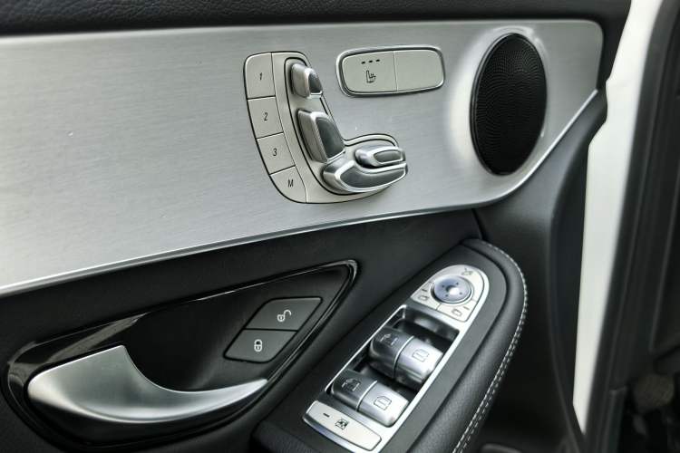 Used Mercedes-Benz GLC Coupe 2023 Refreshed GLC 260 4MATIC Coupe SUV Interior 6