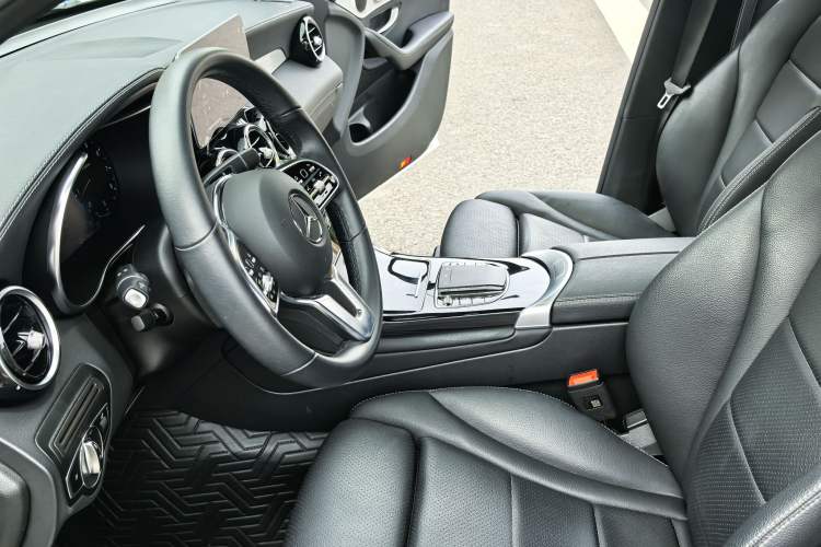 Used Mercedes-Benz GLC Coupe 2023 Refreshed GLC 260 4MATIC Coupe SUV Interior 7