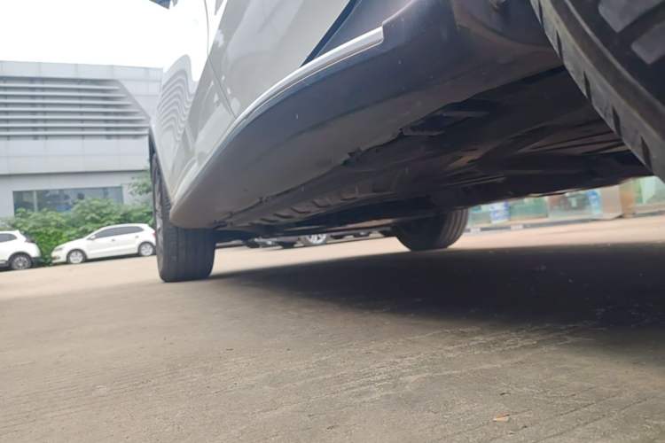 Used Mercedes-Benz GLC Coupe 2023 GLC 300 4MATIC Coupe SUV Left Side Sill