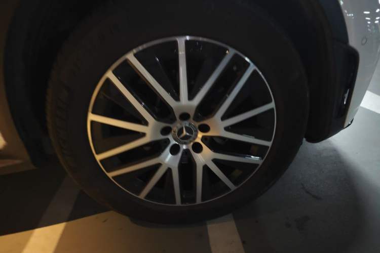 Used Mercedes-Benz GLC Coupe 2023 GLC 260 4MATIC Coupe SUV Right Front Wheel Hub