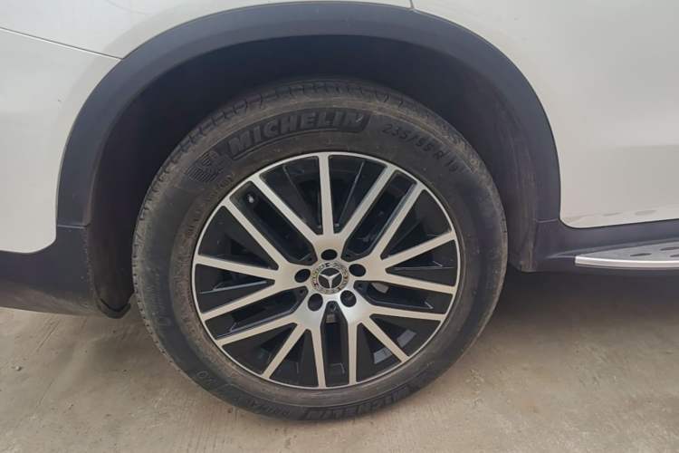 Used Mercedes-Benz GLC Coupe 2023 GLC 300 4MATIC Coupe SUV Right Rear Wheel Hub