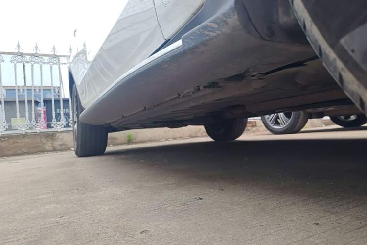 Used Mercedes-Benz GLC Coupe 2023 GLC 300 4MATIC Coupe SUV Right Side Sill