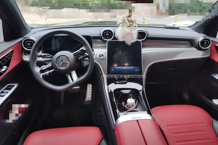Used Mercedes-Benz GLC Coupe 2024 GLC 260 4MATIC Coupe SUV Center Console