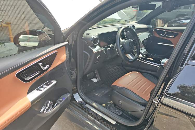 Used Mercedes-Benz GLC Coupe 2024 GLC 260 4MATIC Coupe SUV Driver Seat