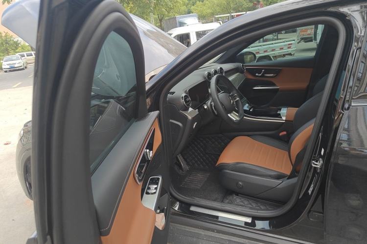 Used Mercedes-Benz GLC Coupe 2024 GLC 260 4MATIC Coupe SUV Driver Seat
