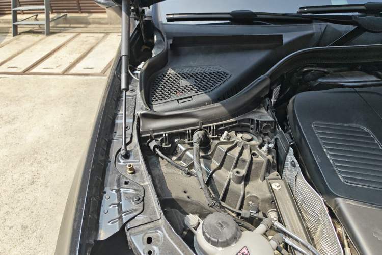 Used Mercedes-Benz GLC Coupe 2024 GLC 260 4MATIC Coupe SUV Engine Bay Right