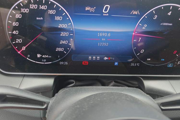 Used Mercedes-Benz GLC Coupe 2024 GLC 260 4MATIC Coupe SUV Odometer Close Up