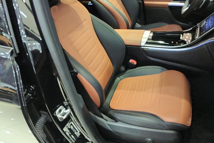 Used Mercedes-Benz GLC Coupe 2024 GLC 300 4MATIC Coupe SUV Right Front Seat
