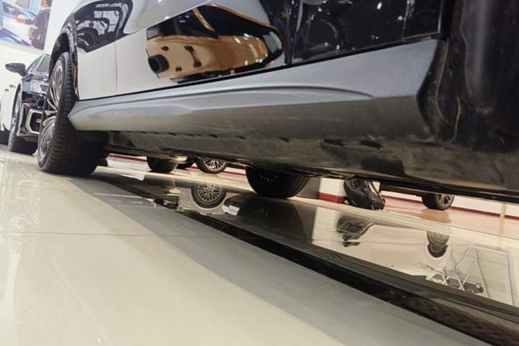 Used Mercedes-Benz GLC Coupe 2024 GLC 300 4MATIC Coupe SUV Right Side Sill