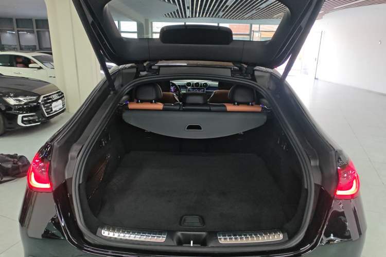 Used Mercedes-Benz GLC Coupe 2024 GLC 260 4MATIC Coupe SUV Trunk