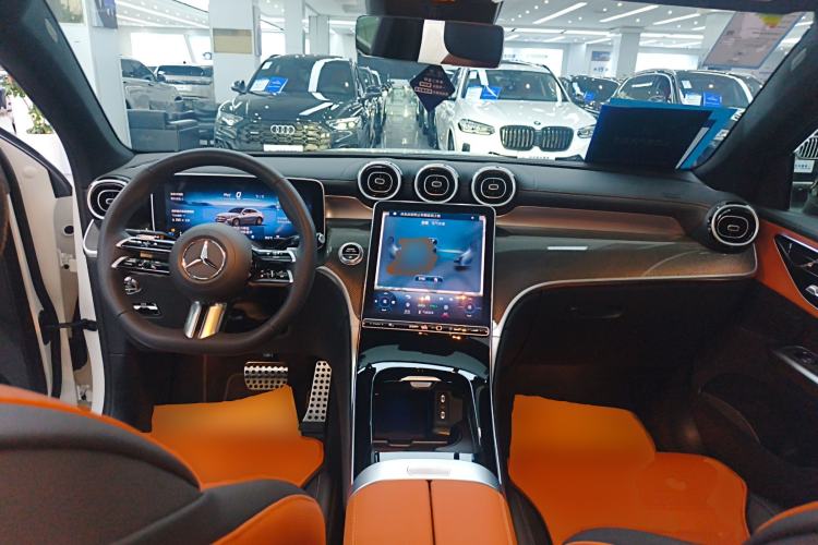 Used Mercedes-Benz GLC Coupe 2024 GLC 260 4MATIC Coupe SUV Center Console