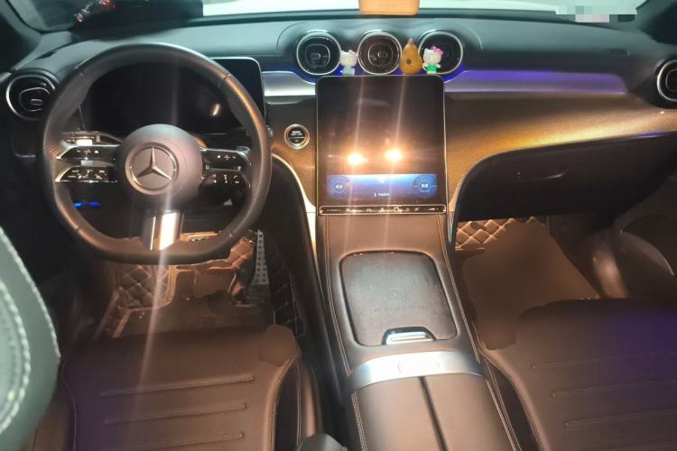Used Mercedes-Benz GLC Coupe 2024 GLC 260 4MATIC Coupe SUV Center Console