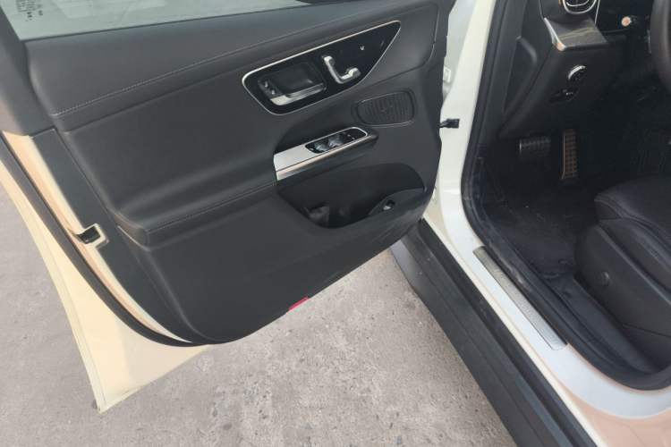 Used Mercedes-Benz GLC Coupe 2024 GLC 260 4MATIC Coupe SUV Driver Seat