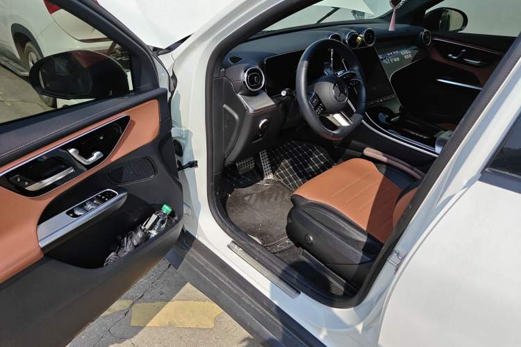 Used Mercedes-Benz GLC Coupe 2024 GLC 260 4MATIC Coupe SUV Driver Seat