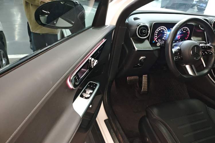 Used Mercedes-Benz GLC Coupe 2024 GLC 260 4MATIC Coupe SUV Driver Seat