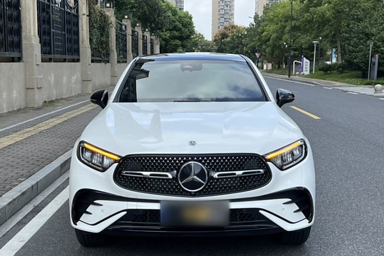 Used Mercedes-Benz GLC Coupe 2024 GLC 260 4MATIC Coupe SUV Exterior 1