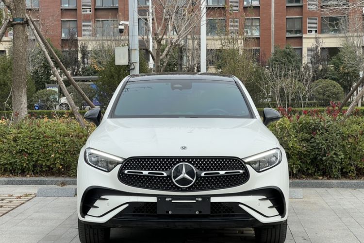 Used Mercedes-Benz GLC Coupe 2024 GLC 300 4MATIC Coupe SUV Exterior 3