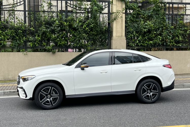 Used Mercedes-Benz GLC Coupe 2024 GLC 260 4MATIC Coupe SUV Exterior 3