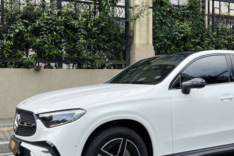 Used Mercedes-Benz GLC Coupe 2024 GLC 260 4MATIC Coupe SUV Exterior 8