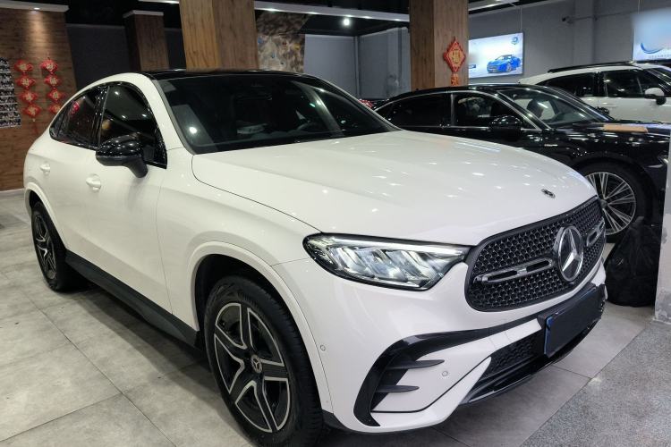 Used Mercedes-Benz GLC Coupe 2024 GLC 260 4MATIC Coupe SUV Front Right 45 Deg