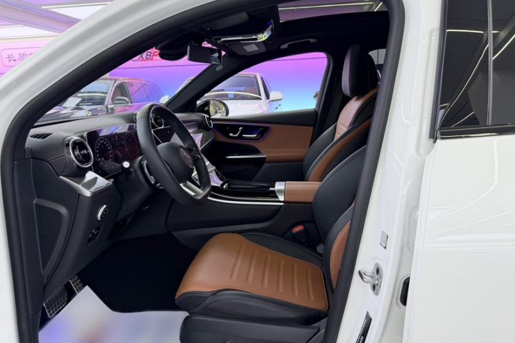 Used Mercedes-Benz GLC Coupe 2024 GLC 260 4MATIC Coupe SUV Interior 2