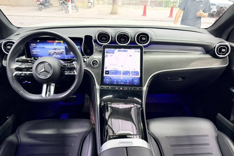 Used Mercedes-Benz GLC Coupe 2024 GLC 260 4MATIC Coupe SUV Interior 2