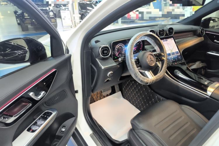 Used Mercedes-Benz GLC Coupe 2024 GLC 260 4MATIC Coupe SUV Interior 3