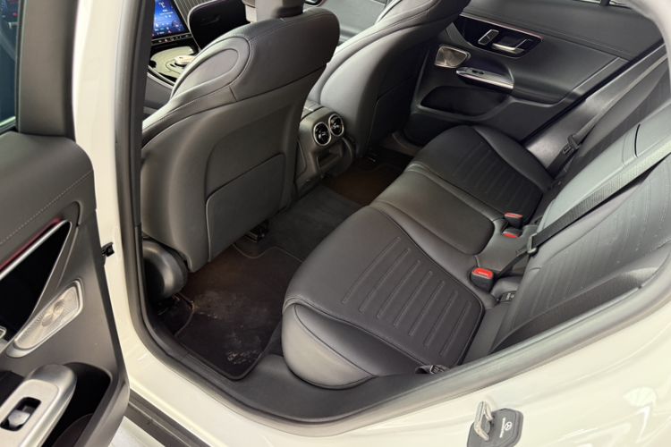 Used Mercedes-Benz GLC Coupe 2024 GLC 300 4MATIC Coupe SUV Interior 4