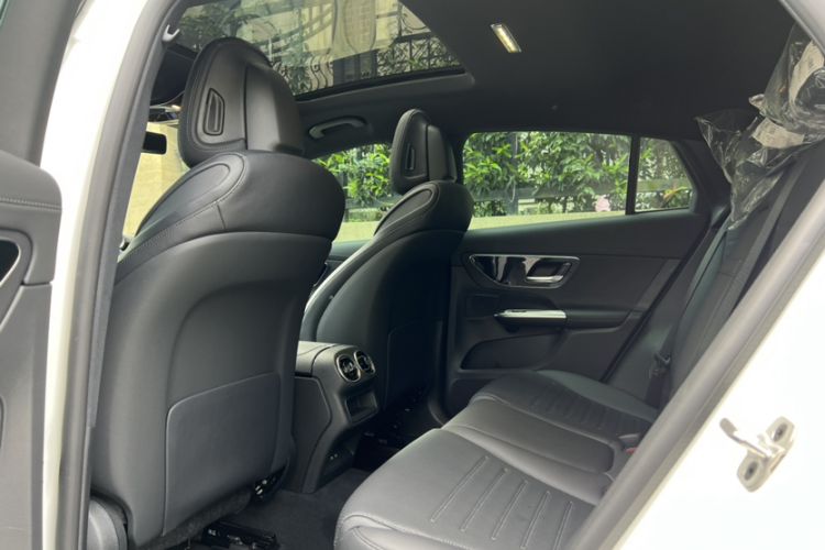 Used Mercedes-Benz GLC Coupe 2024 GLC 260 4MATIC Coupe SUV Interior 4