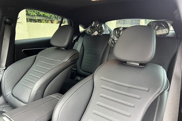 Used Mercedes-Benz GLC Coupe 2024 GLC 260 4MATIC Coupe SUV Interior 5