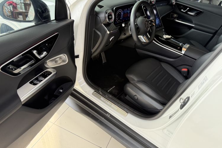 Used Mercedes-Benz GLC Coupe 2024 GLC 300 4MATIC Coupe SUV Interior 9