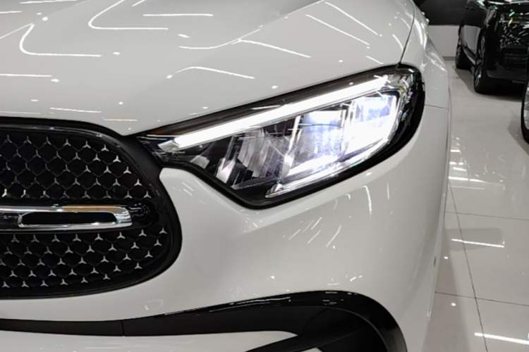 Used Mercedes-Benz GLC Coupe 2024 GLC 260 4MATIC Coupe SUV Left Front Headlight