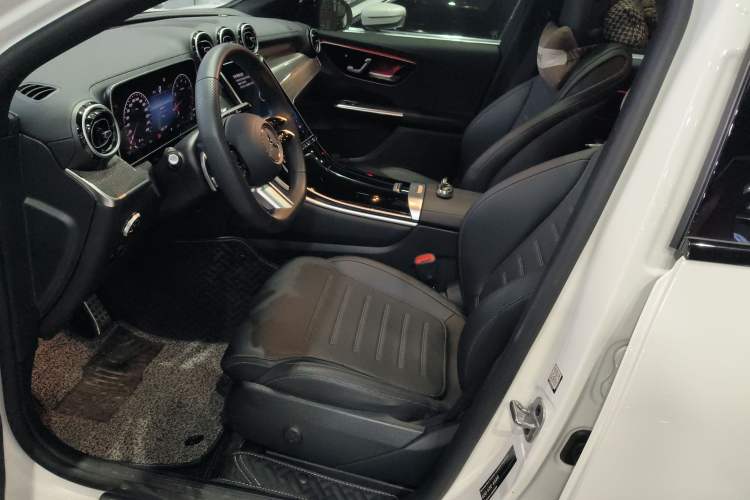 Used Mercedes-Benz GLC Coupe 2024 GLC 260 4MATIC Coupe SUV Left Front Seat
