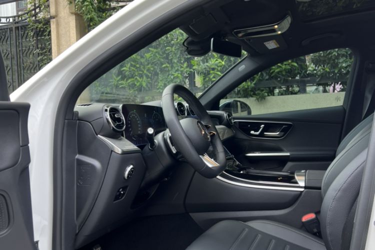 Used Mercedes-Benz GLC Coupe 2024 GLC 260 4MATIC Coupe SUV Left Front Seat
