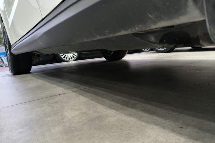 Used Mercedes-Benz GLC Coupe 2024 GLC 260 4MATIC Coupe SUV Left Side Sill