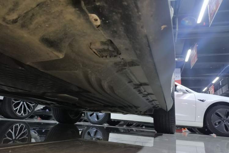 Used Mercedes-Benz GLC Coupe 2024 GLC 260 4MATIC Coupe SUV Left Side Sill