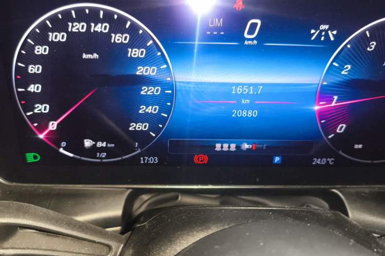 Used Mercedes-Benz GLC Coupe 2024 GLC 260 4MATIC Coupe SUV Odometer Close Up