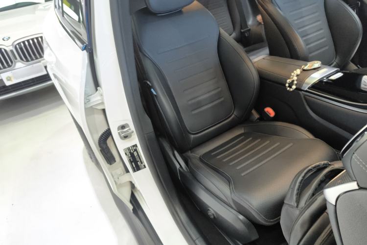 Used Mercedes-Benz GLC Coupe 2024 GLC 260 4MATIC Coupe SUV Right Front Seat