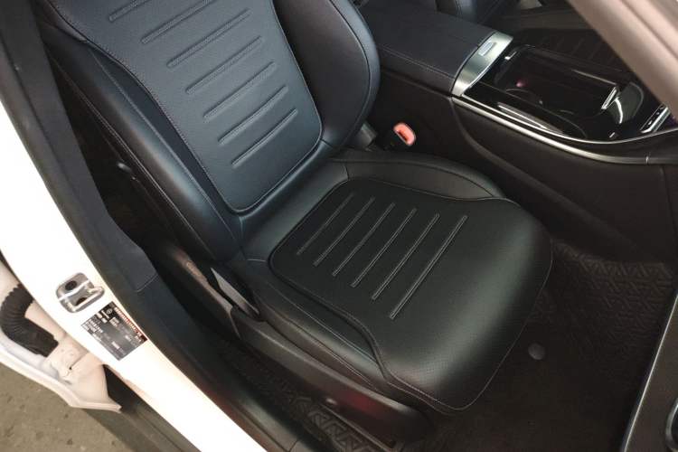 Used Mercedes-Benz GLC Coupe 2024 GLC 260 4MATIC Coupe SUV Right Front Seat