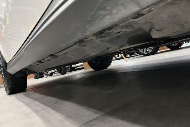 Used Mercedes-Benz GLC Coupe 2024 GLC 260 4MATIC Coupe SUV Right Side Sill