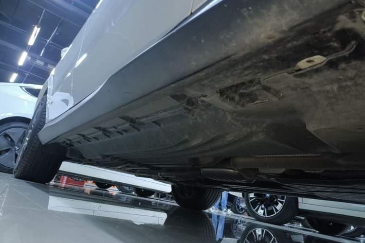 Used Mercedes-Benz GLC Coupe 2024 GLC 260 4MATIC Coupe SUV Right Side Sill