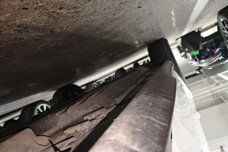 Used Mercedes-Benz GLC Coupe 2024 GLC 260 4MATIC Coupe SUV Right Side Sill