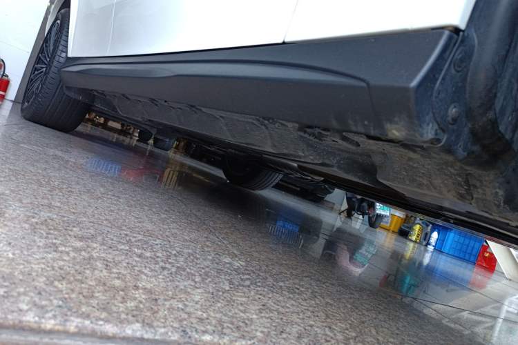 Used Mercedes-Benz GLC Coupe 2024 GLC 300 4MATIC Coupe SUV Right Side Sill