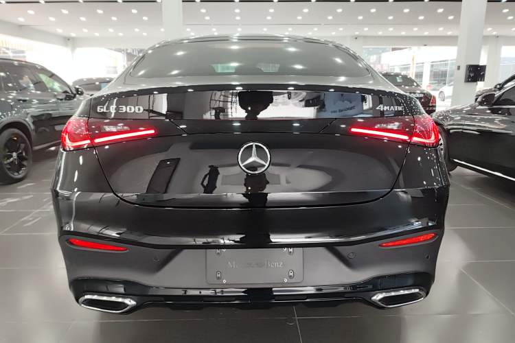 Used Mercedes-Benz GLC Coupe 2025 GLC 260 4MATIC Coupe SUV Exterior 4