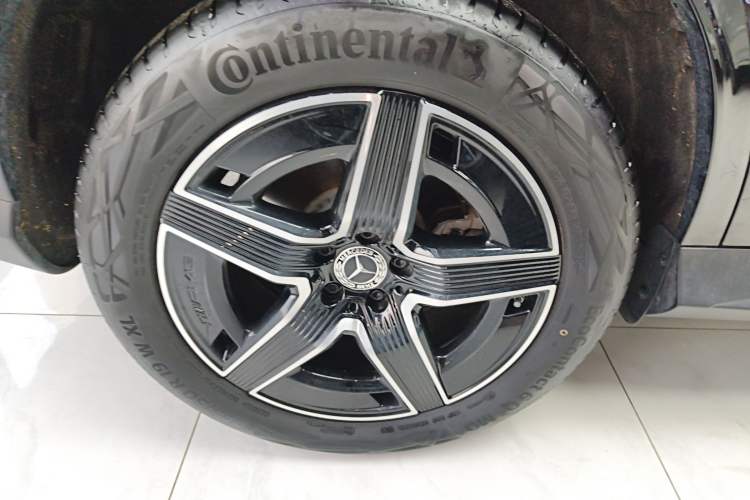 Used Mercedes-Benz GLC Coupe 2025-Year Restyled GLC 260 4MATIC Coupe SUV Exterior 8