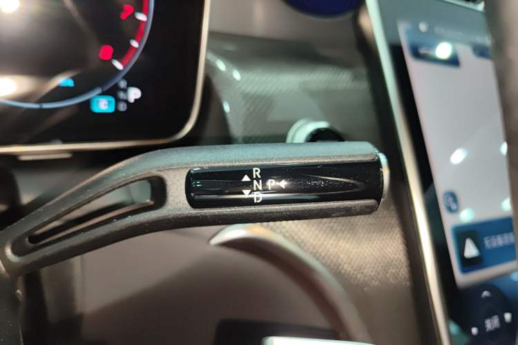 Used Mercedes-Benz GLC Coupe 2025 GLC 260 4MATIC Coupe SUV Gear Lever