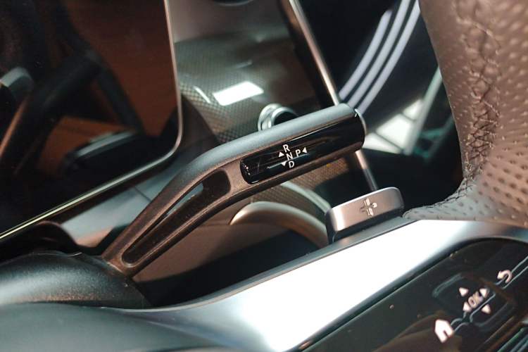 Used Mercedes-Benz GLC Coupe 2025-Year Restyled GLC 260 4MATIC Coupe SUV Gear Lever