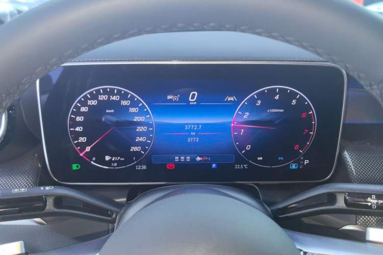 Used Mercedes-Benz GLC Coupe 2025-Year Restyled GLC 260 4MATIC Coupe SUV Instrument Cluster